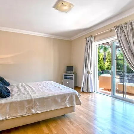 فيلة Vale Do Garrao Sleeps 10 With Pool Air Con And Wifi *